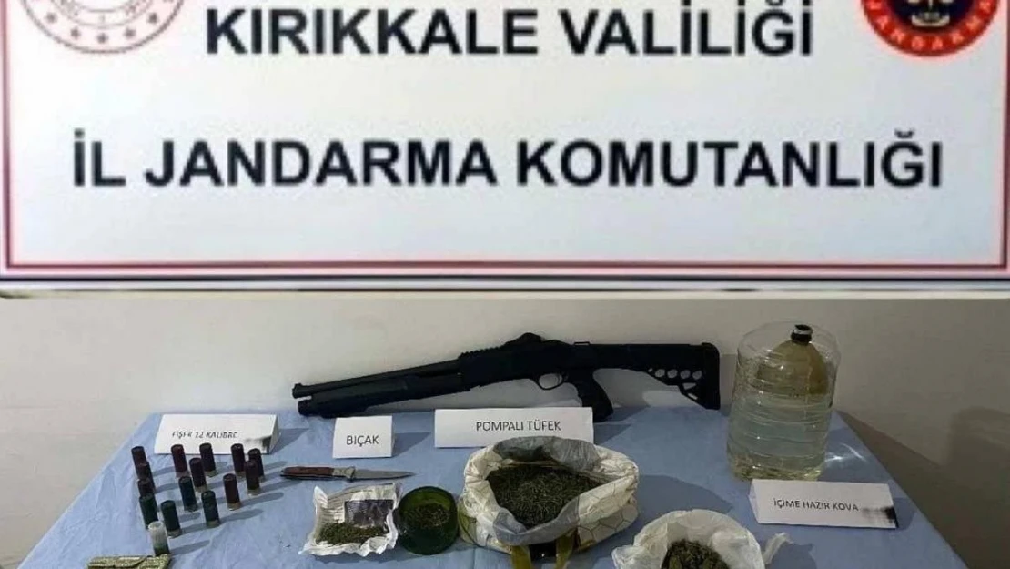 Jandarmanın şüphe üzerine durdurduğu tırda uyuşturucu ele geçirildi: 2 gözaltı