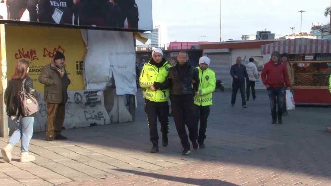 Kadıköy'de ışık ihlali yaptı, ekiplere direndi