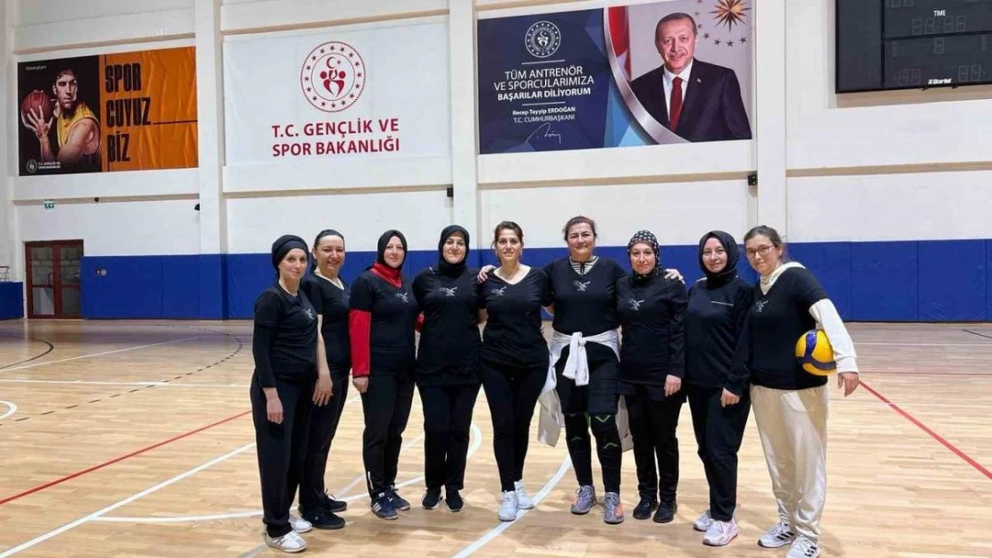 Kadınlar Günü nedeniyle voleybol müsabakası