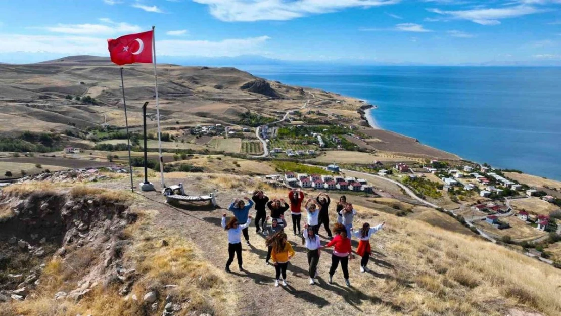 Kadınlar, sporu 2 bin 700 yıllık kalenin zirvesine taşıdı