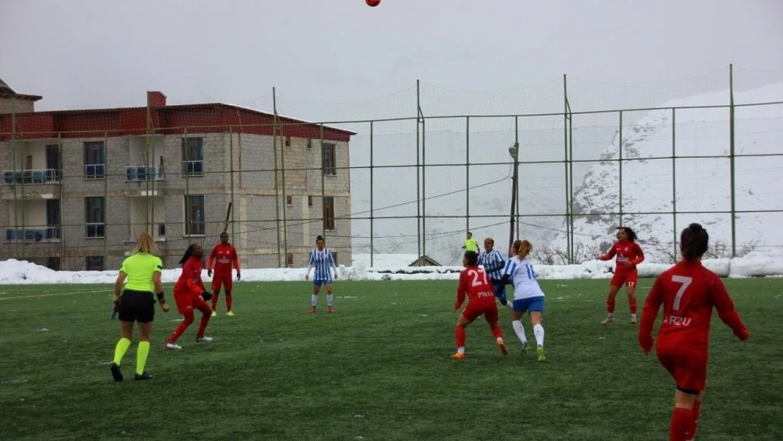 Kadınlar Süper Ligi: Hakkarigücü Spor: 4 - Adana İdman Yurdu: 0