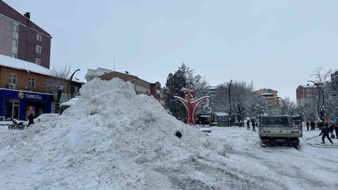 Kağızman güne karla uyandı