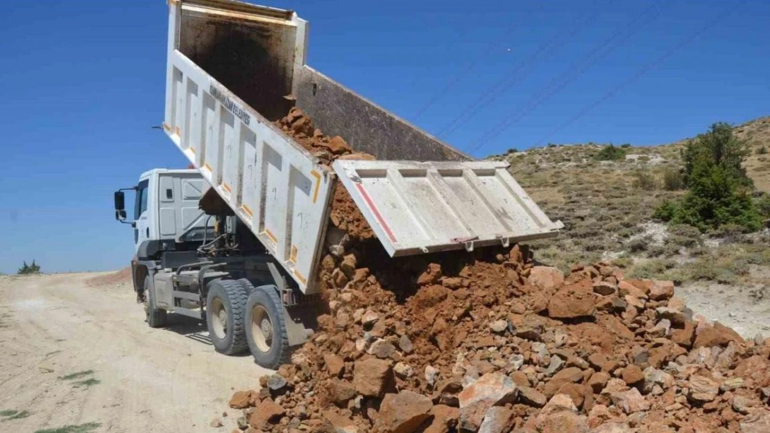 Kahramankazan'da yol, okul ve sosyal alanlarda iyileştirme yapıldı