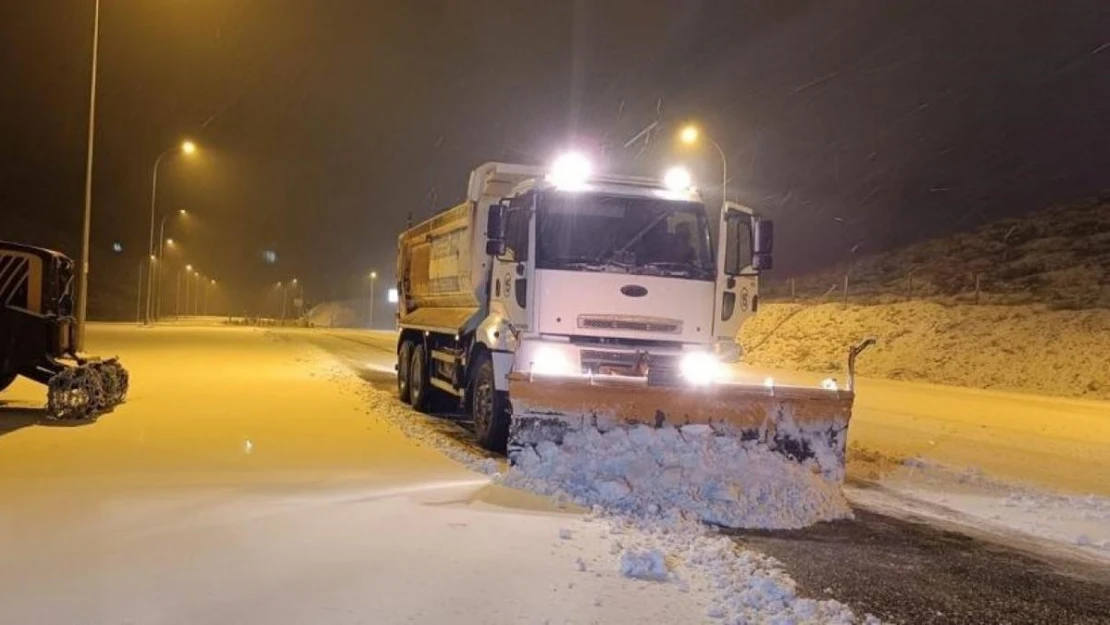 Kahramanmaraş'ta kar yağışı sonrası yollar açılıyor