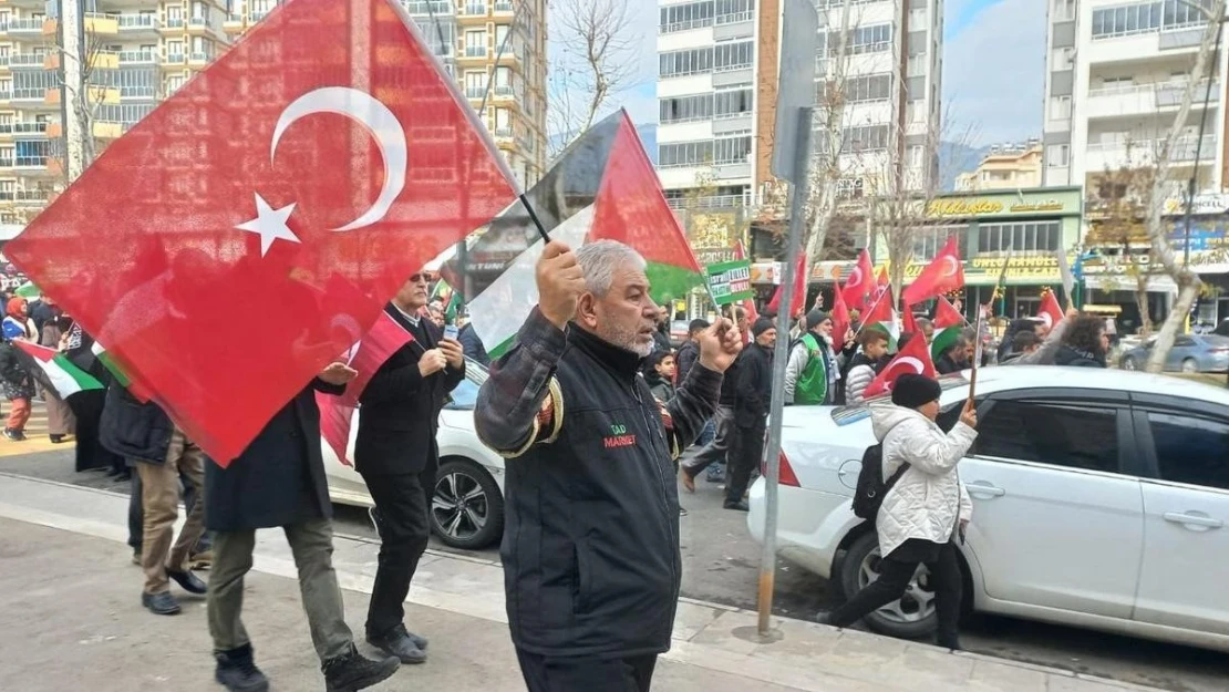 Kahramanmaraş'ta şehitler ve Gazze için yürüyüş