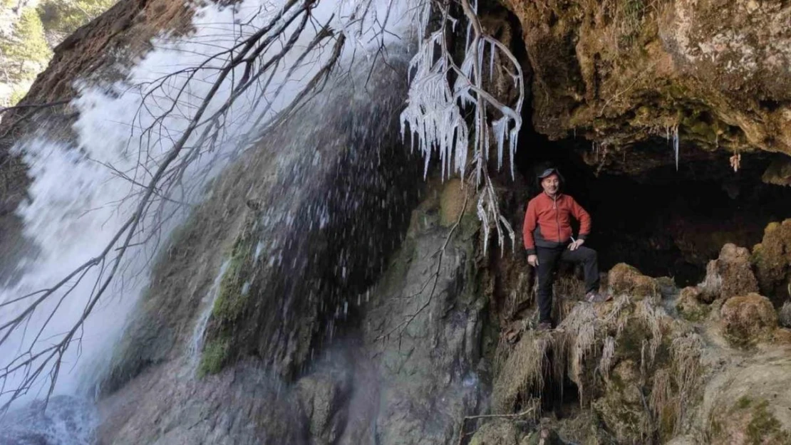 Kahramanmaraş'ta soğuktan buzul sarkıtları oluştu