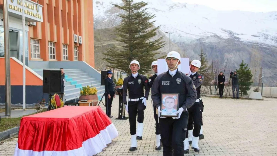 Kalp krizi geçiren polis memuru törenle memleketine uğurlandı