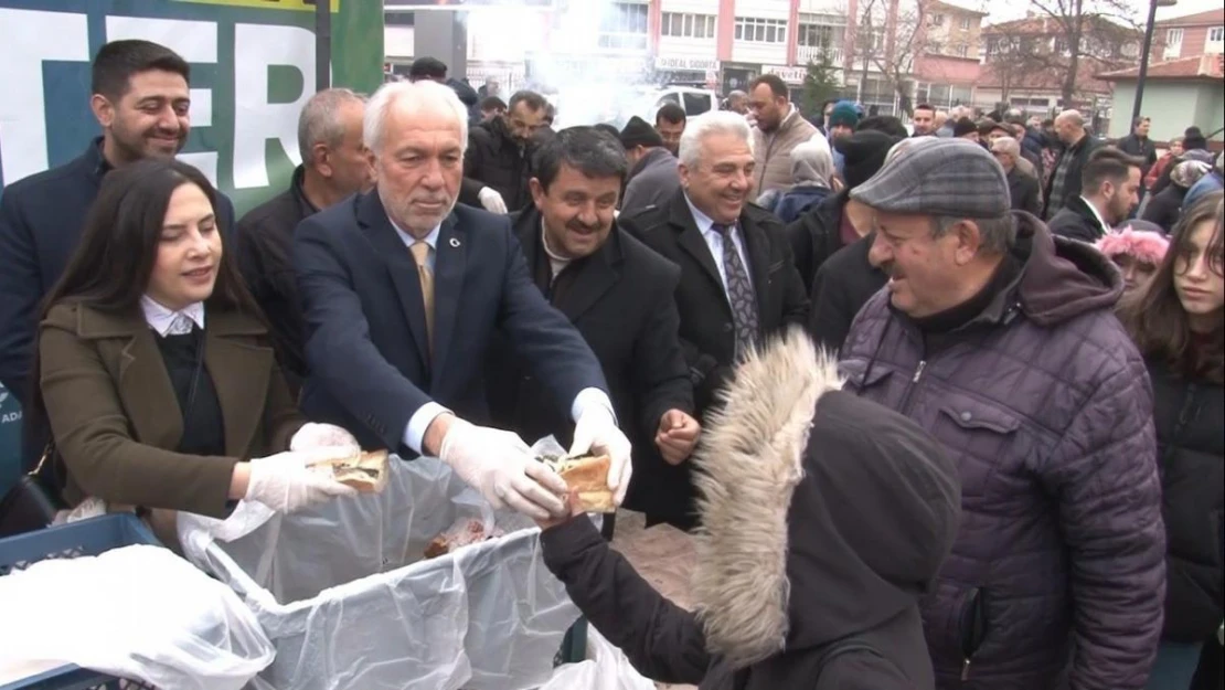 Kamil Saraçoğlu'ndan binlerce vatandaşa balık-ekmek ikramı