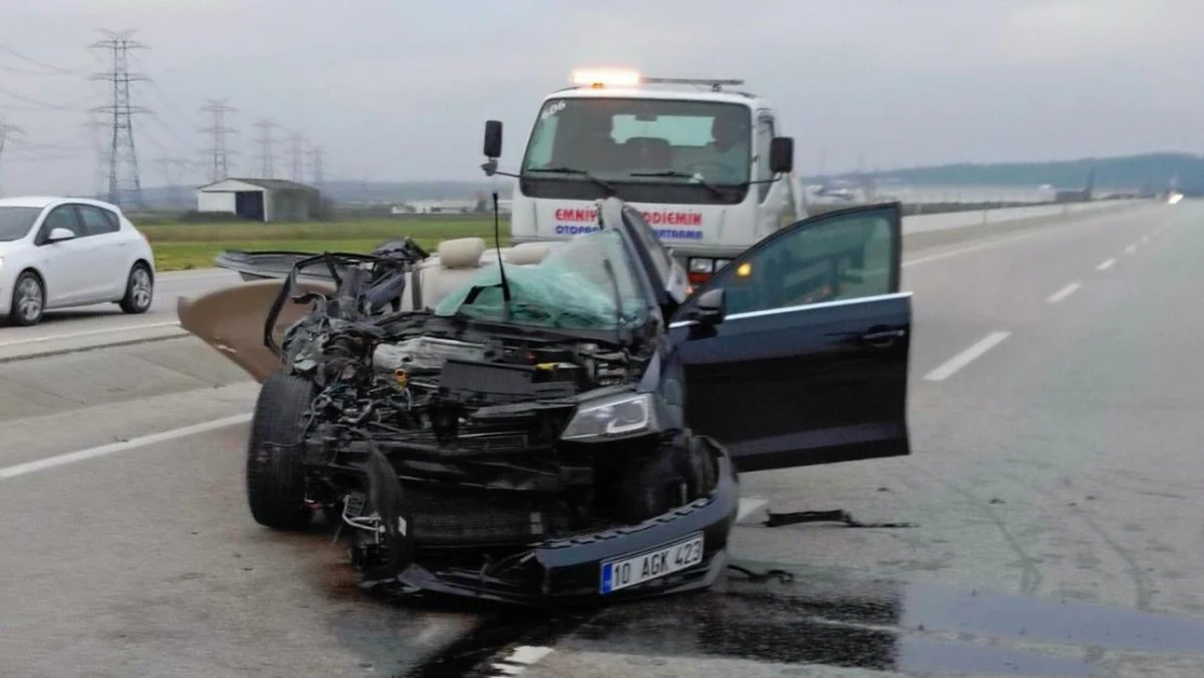 Kamyonete çarpan otomobildeki yolcu hayatını kaybetti