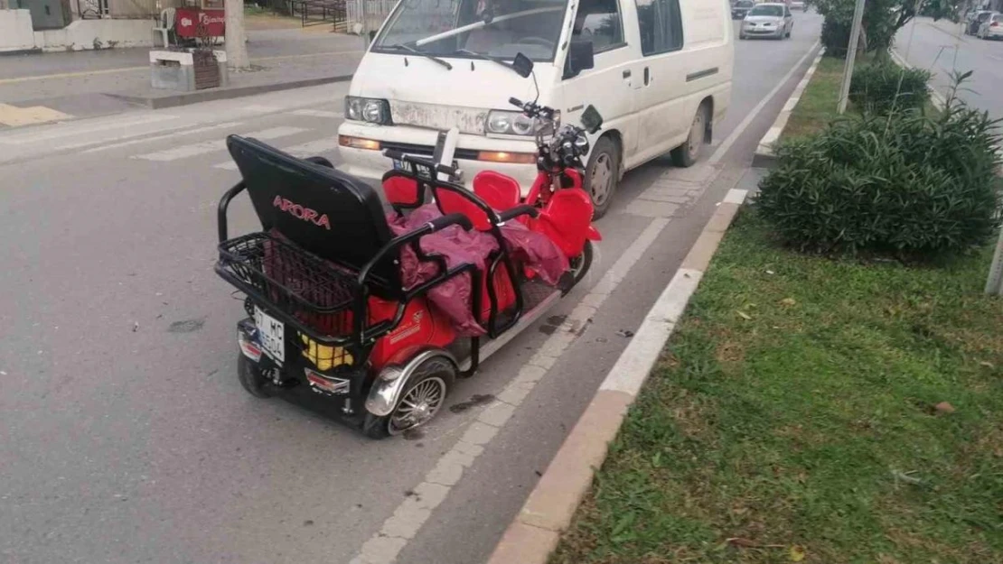 Kamyonetin elektrikli bisiklete çarptığı kazada kimse yaralanmadı