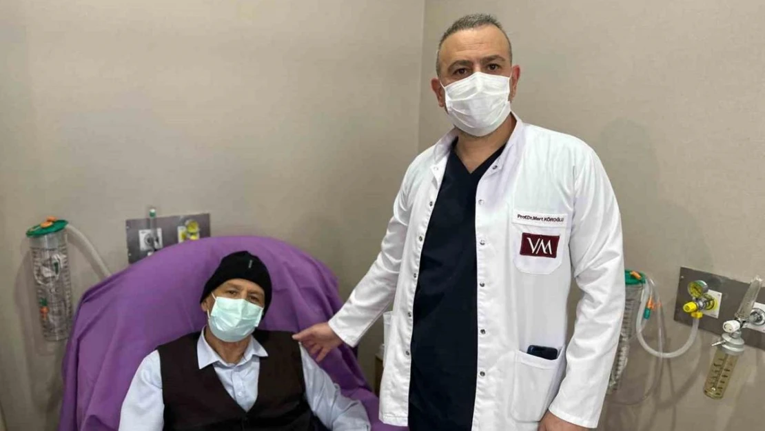 Kanser olan babasına biyopsi yapan doktor uyardı: 'Biyopsi ile kanser yayılmaz'