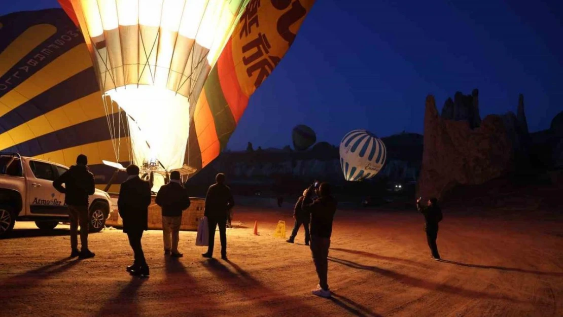 Kapadokya'da balonlar 'Savaşa Hayır' pankartları ile havalandı