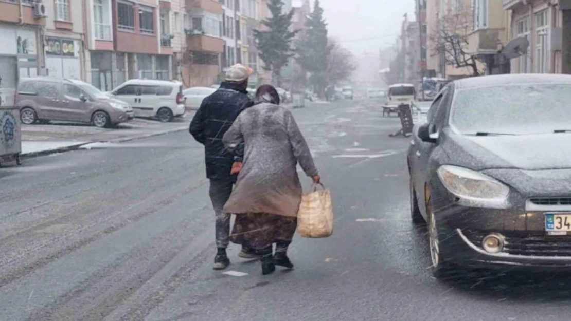 Kar İstanbul'un sınırına dayandı