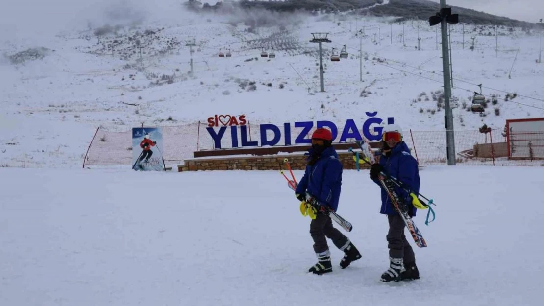 Kar ve kayak severler Yıldızdağı'na akın etti