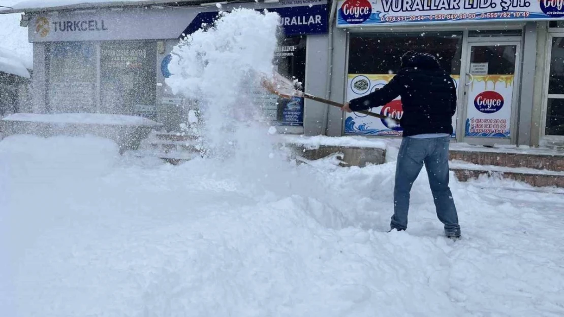 Kar yağışı yetişkinlere çile, çocuklara mutluluk oldu