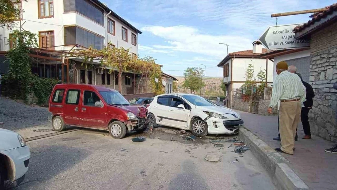 Karabük'te trafik kazası : 2 yaralı