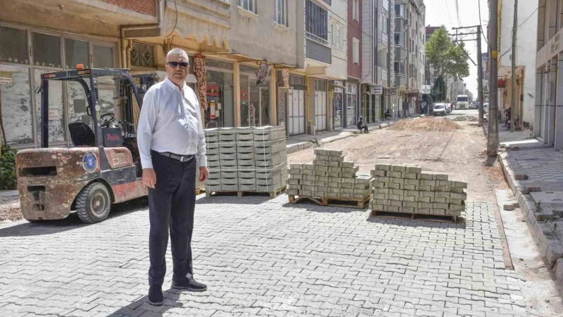 Karacabey Belediyesi çalışıyor, kent daha da güzelleşiyor