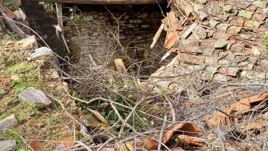 Karacasu'nun yayla evleri zamana yenik düşüyor