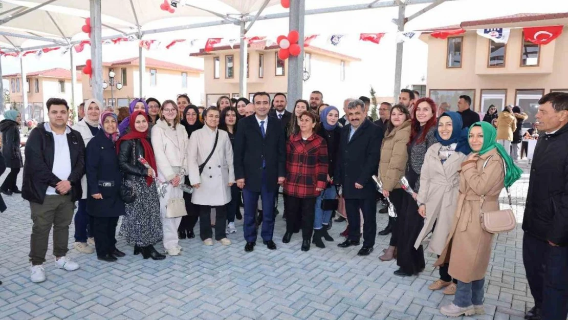 Karaman'da Mümine Hatun Çarşısı hizmete açıldı