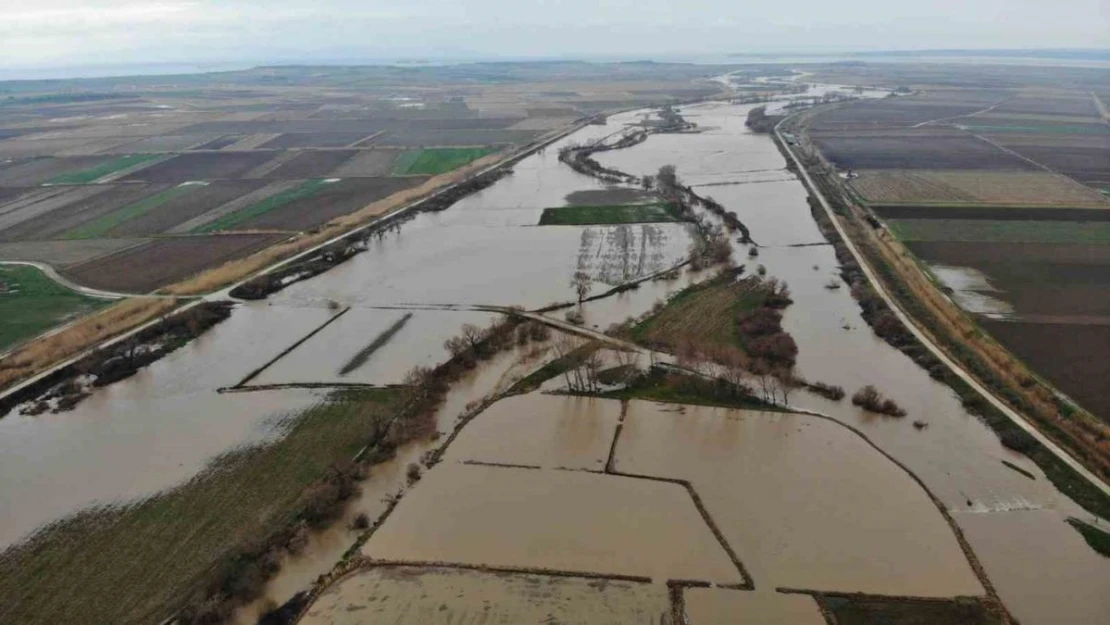 Karamenderes Çayı'nın taşmasıyla sular altında kalan tarlalar dronla görüntülendi