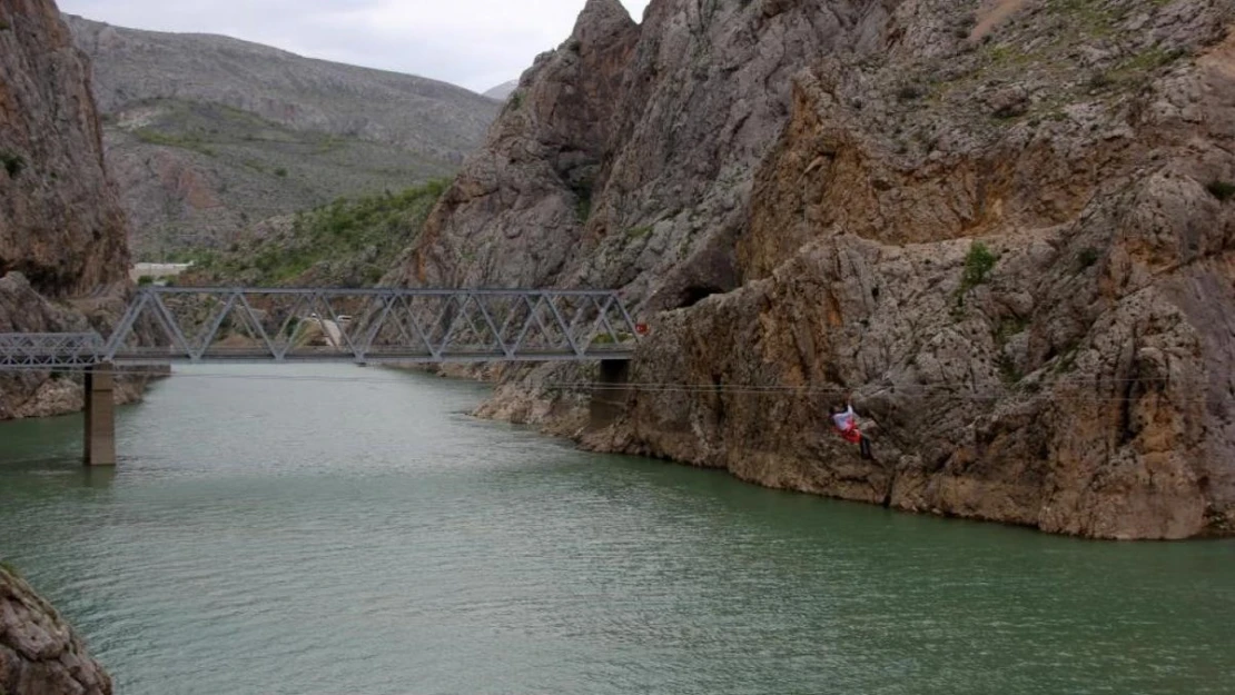 Karanlık Kanyon'da zipline ve tekne keyfi