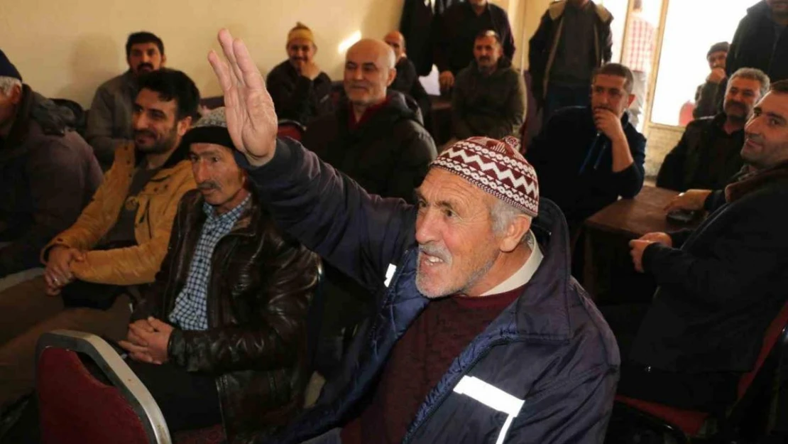 Kargın Beldesinde çiftçi bilgilendirme toplantısı düzenlendi