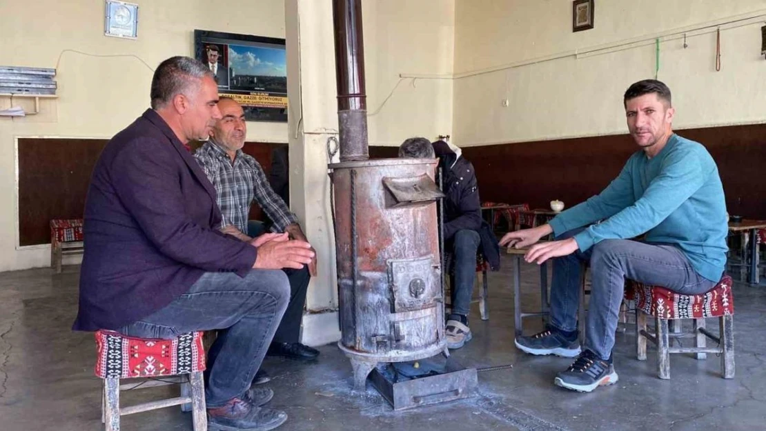 Karlıova'da hava soğudu, sobalar kuruldu