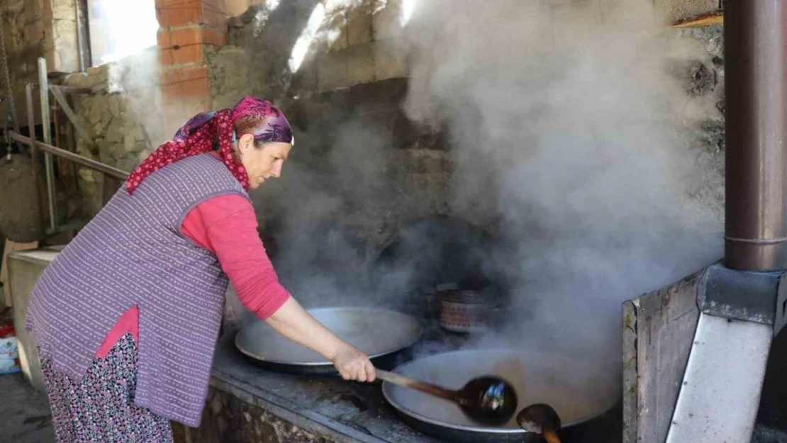 Karnavas'ta pekmez zamanı