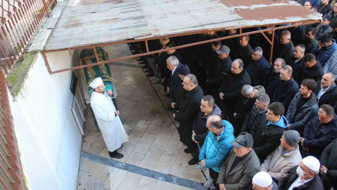 Karne gününde öğrencilerini yasa boğdu