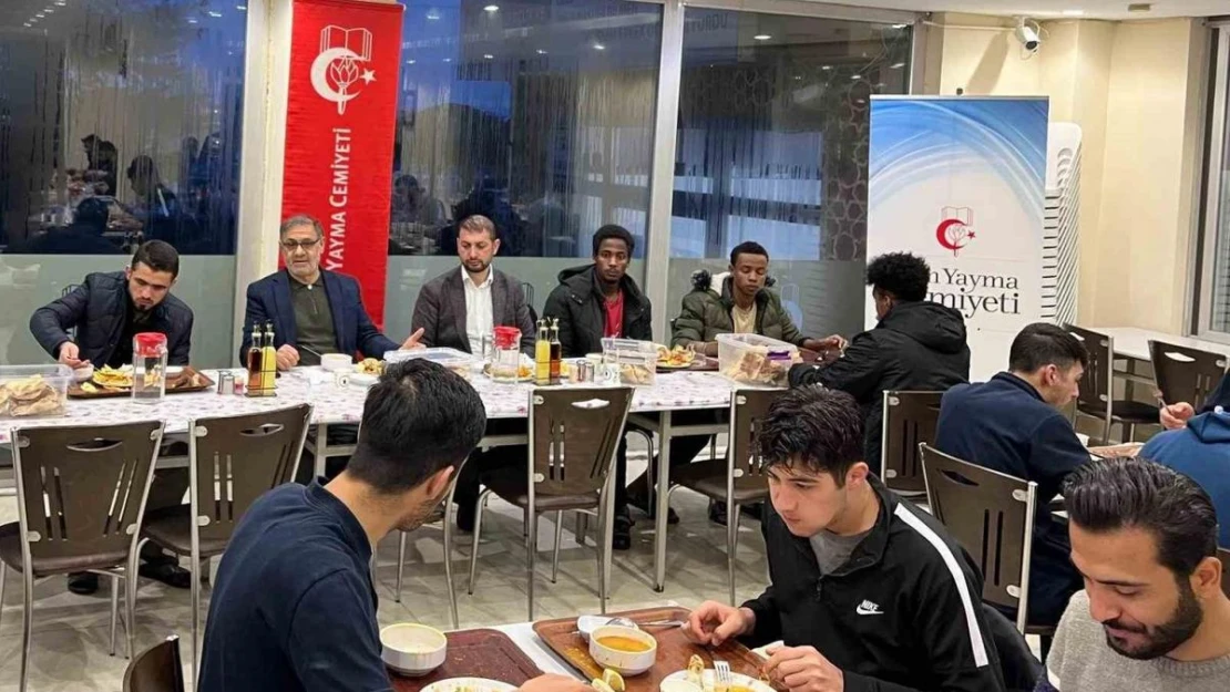 Kars İlim Yayma Cemiyeti öğrencilerle iftarda bir araya geldi