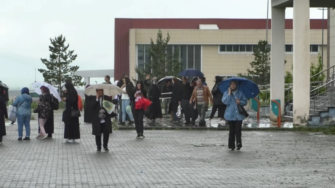 Kars'ta 11 bin 215 kişi YKS sınavında ter döktü