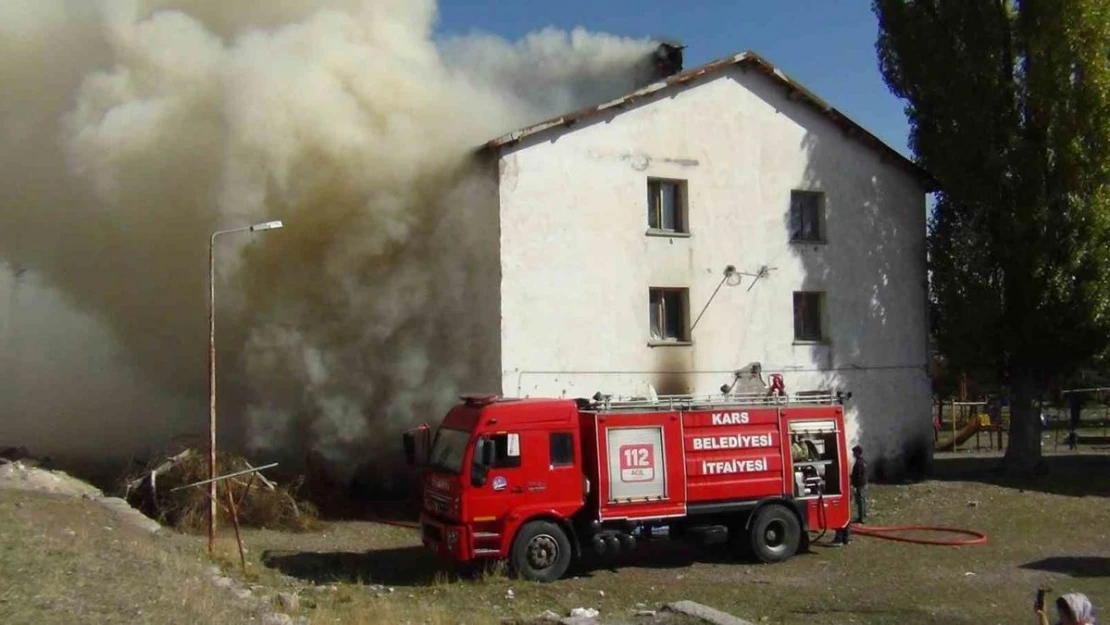 Kars'ta Afganların kaldığı lojman yandı