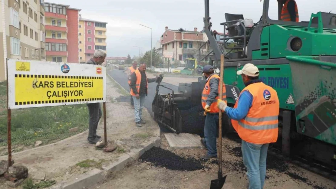 Kars'ta BSK asfalt yol yapım çalışması sürüyor