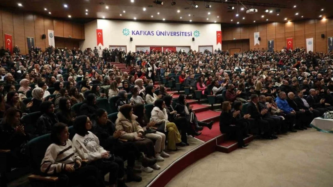 Kars'ta Erdal Akkaya konserine yoğun ilgi