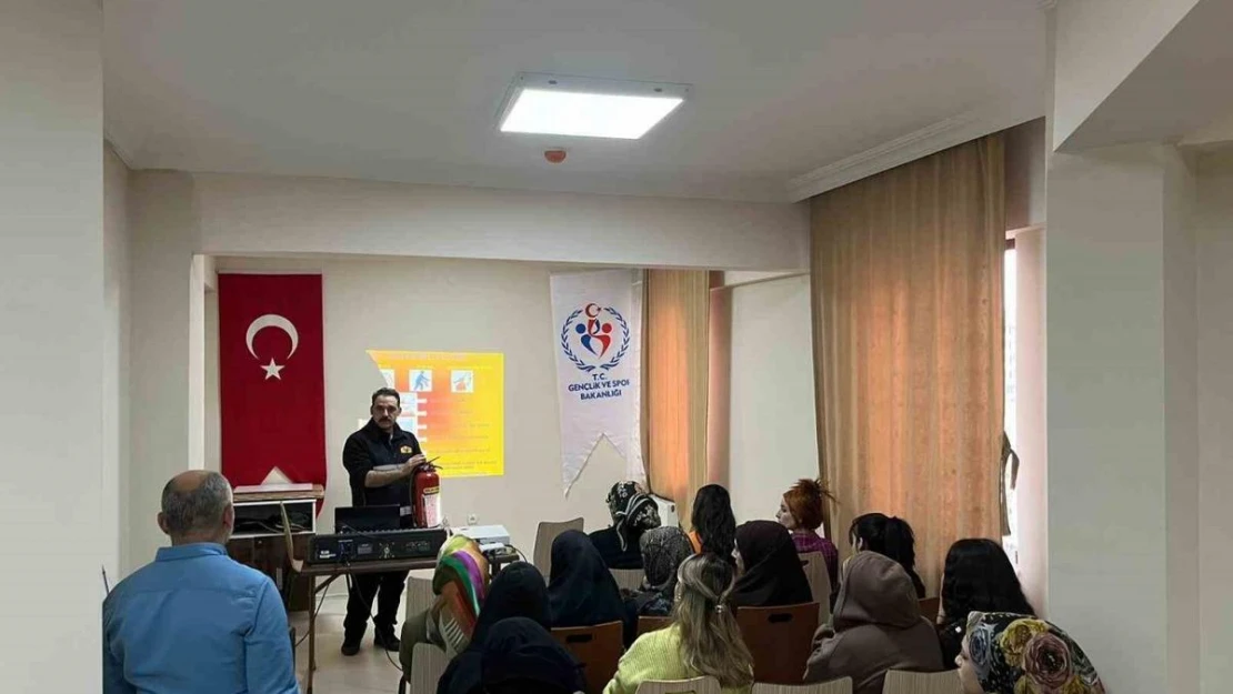 Kars'ta itfaiyeden yangın eğitimi ve tatbikatı