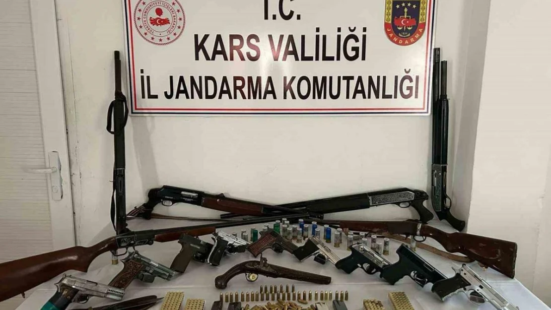 Kars'ta jandarmadan 9 ayrı adrese operasyon