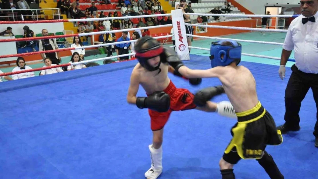 Kars'ta Kick Boks karşılaşmaları nefesleri kesti