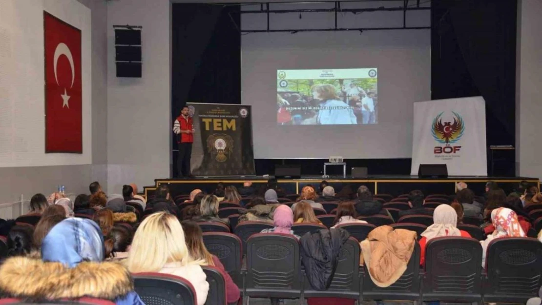 Kars'ta öğretmenler 'Gençlik Sizin Eseriniz'' Projesi anlatıldı