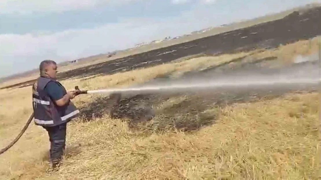 Kars'ta örtü yangınları söndürüldü