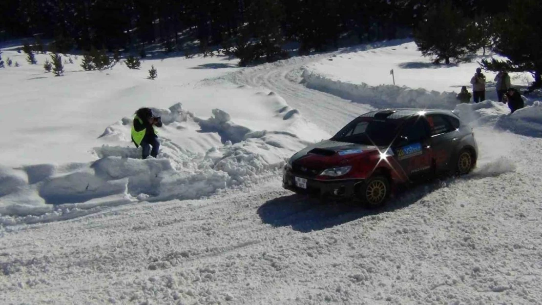 Kars'ta rallicilerin karla sınavı