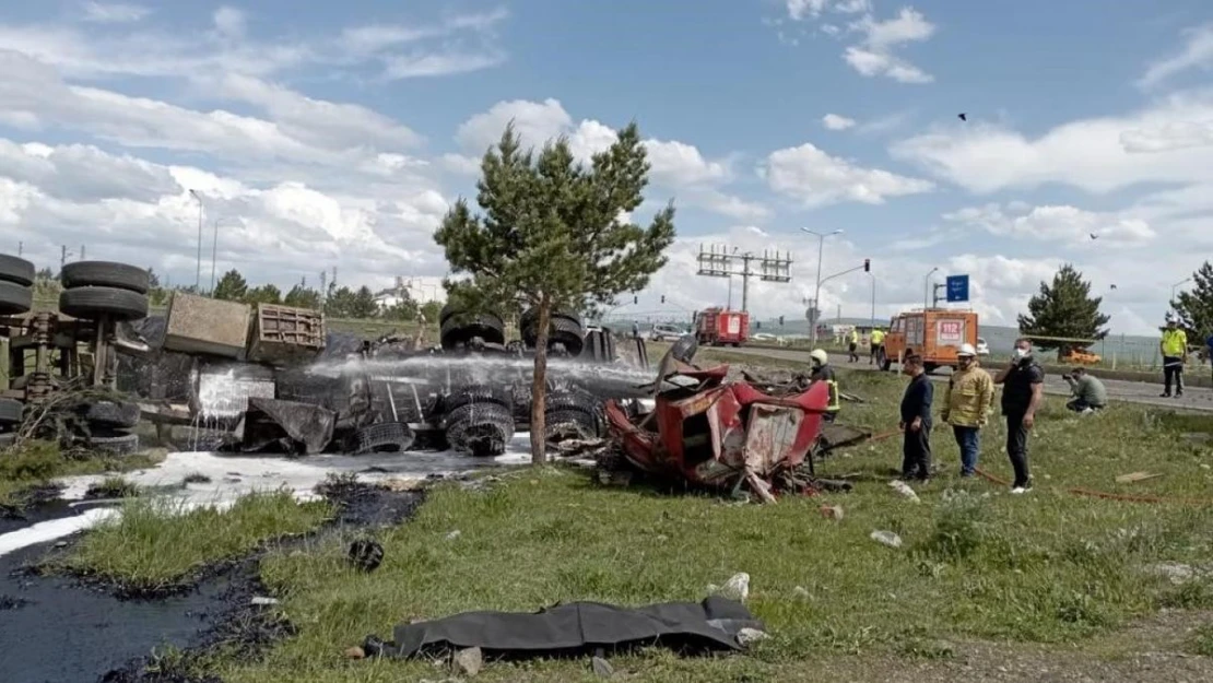 Freni boşalan TIR yoldan çıktı... Kazada ölenler var