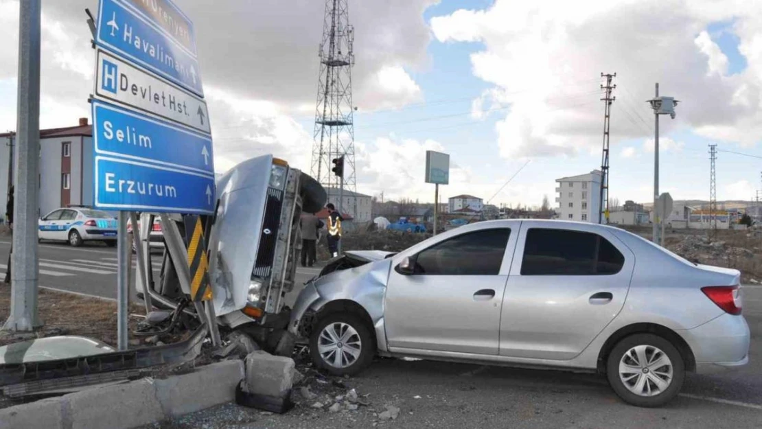 Kars'ta trafik kazası: 4 yaralı