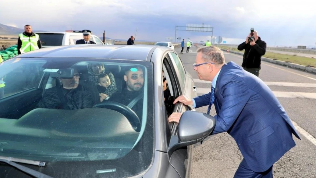 Kars'ta trafik uygulamaları sürüyor