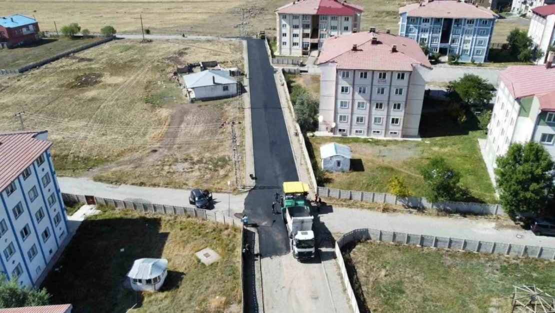 Kars'ta yol yapım çalışmaları devam ediyor