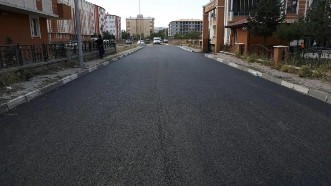 Kars'ta yollar sıcak asfalt oluyor