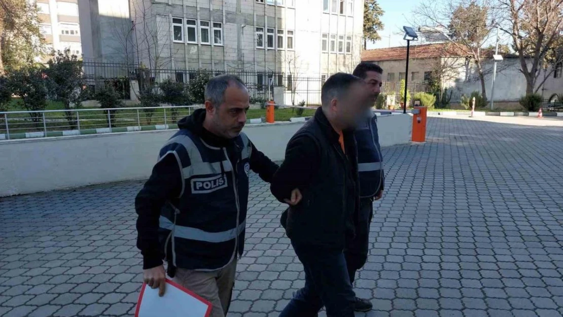 Kasıtlı olarak aracıyla çarptığı polis ve annesini yaralayan minibüs sürücüsüne adli kontrol