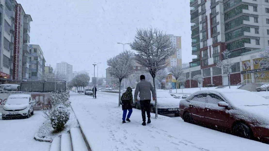 Kastamonu beyaz örtüyle kaplandı