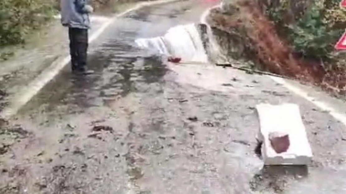 Kastamonu'da heyelan sebebiyle iki ilçenin bağlantısı kesildi