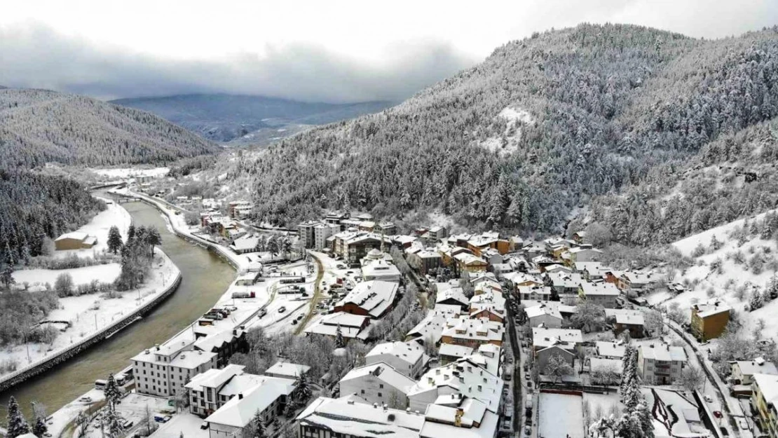 Kastamonu'da kar, kartpostallık görüntüler oluşturdu