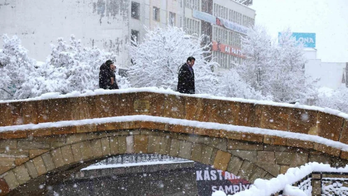 Kastamonu'da kar ortaya kartpostallık görüntüler çıkardı: Vatandaşlar kışın tadını çıkardı